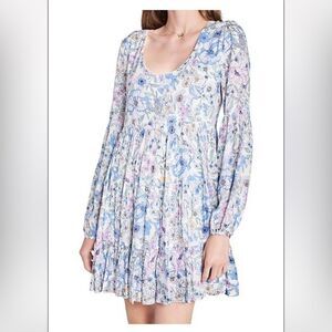 En Saison babydoll 

Floral Long-Sleeve Tiered Mini Dress